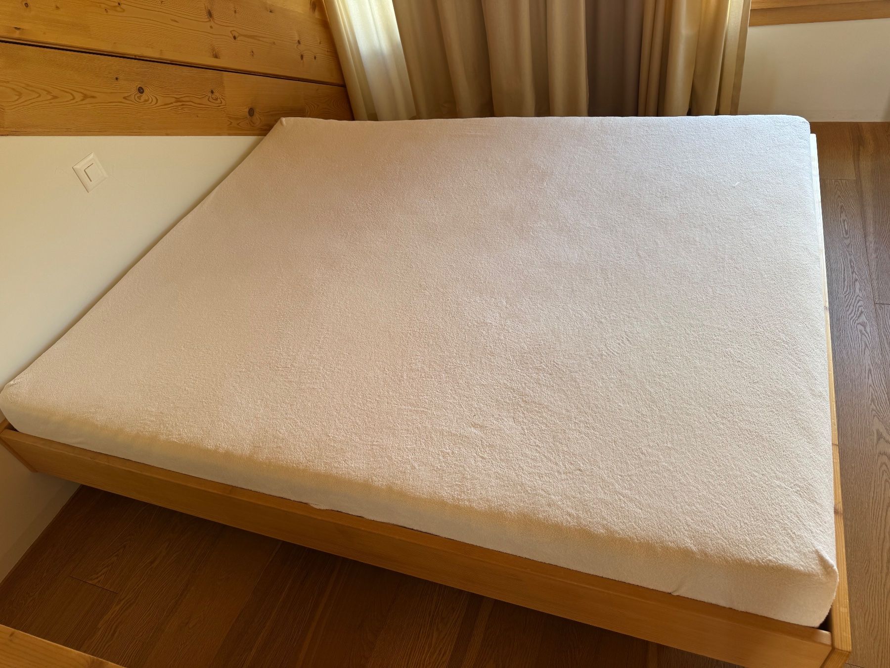 Betten: Doppelbett mit Matratze 160cm x 200cm – Gebraucht aus Celerina/Schlarigna von 2406ca 1