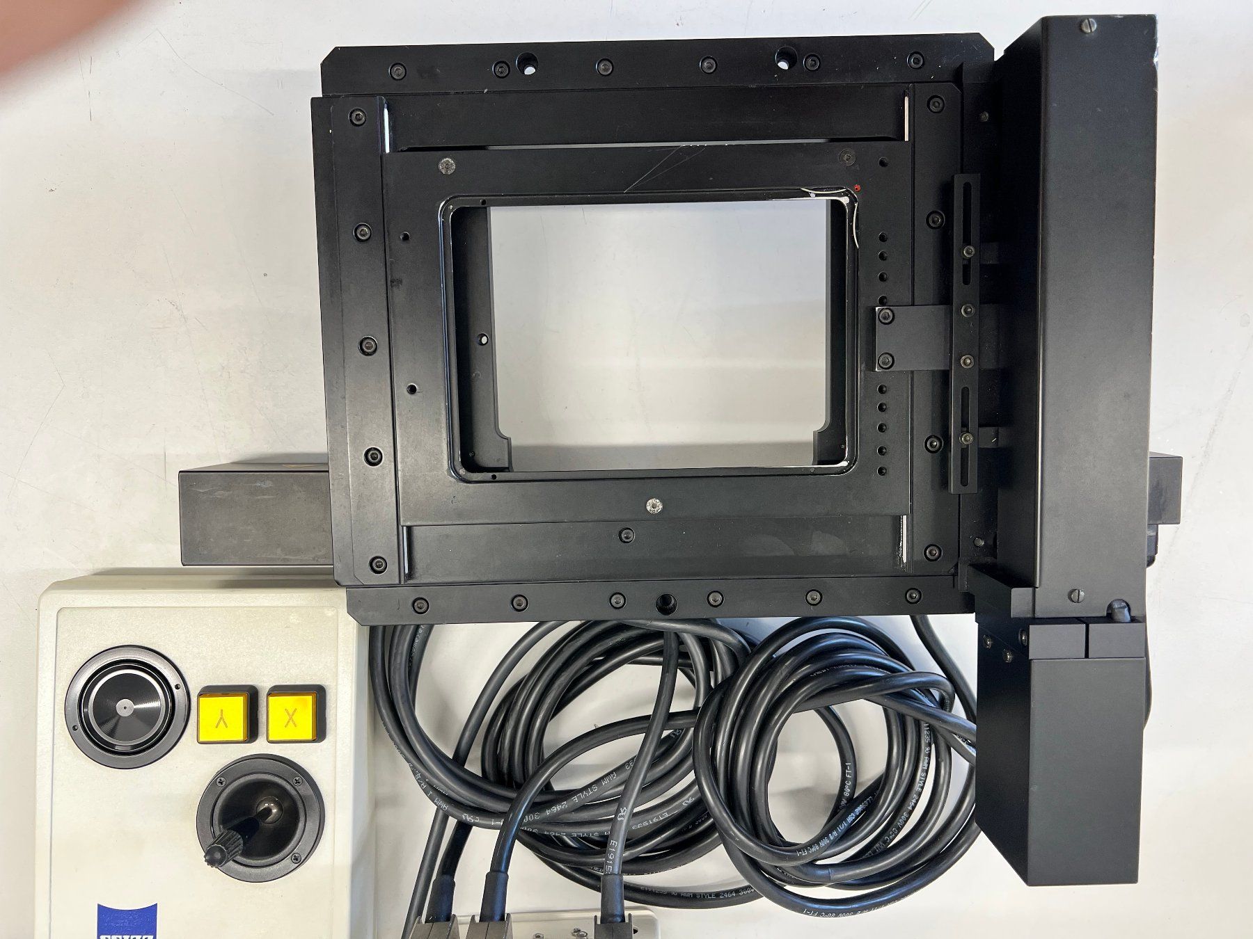 Accessori da laboratorio: Zeiss MCU 28 X/Y Stage Controller mit Stage und Joystick – Usato da Niederdorf venduto da LeptonAG_Labor 2