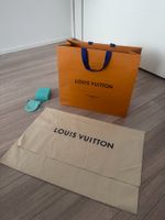 1x Tasche Louis Vuitton mit Beutel und Tiffany Schachtel