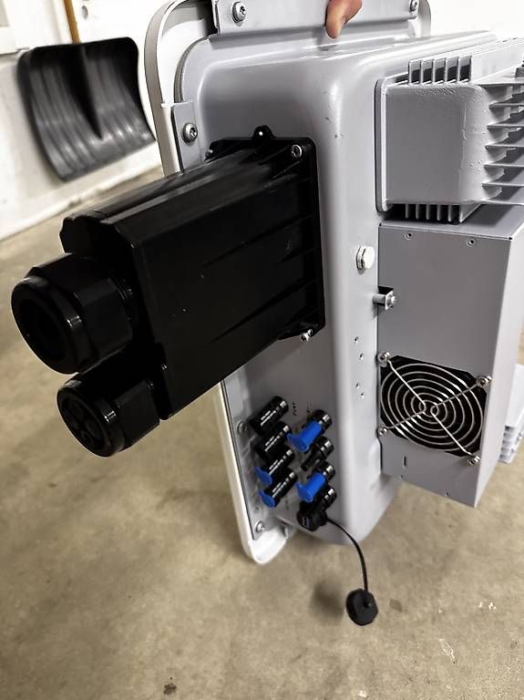 Onduleurs: Wechselrichter Huawei SUN2000-12KTL-M5 – D'occasion à Oberwil b. Büren par vadi87 3