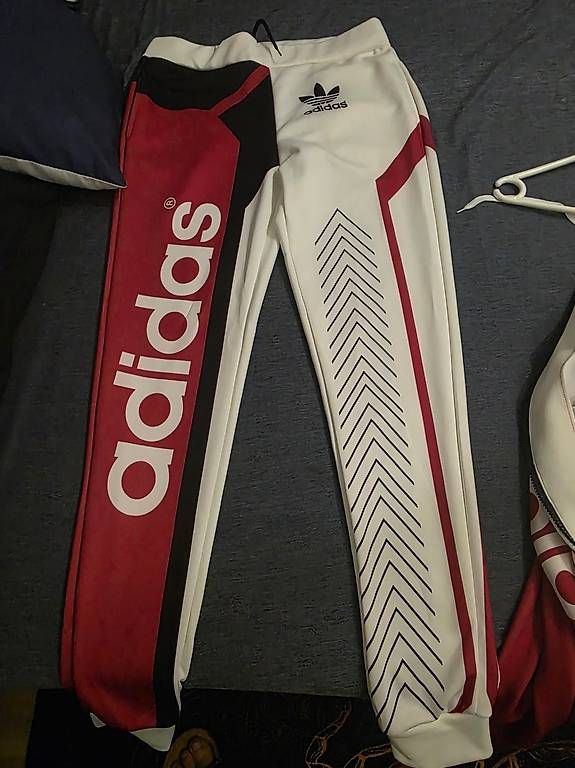 Adidas Lotti di vestiti: Adidas Traineranzug Grösse M ungetragen – Nuovo (secondo la descrizione) da Rüthi (Rheintal) venduto da Foensi67 2