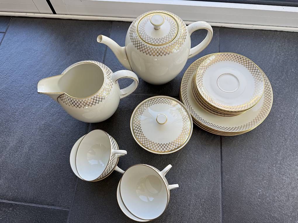 Set di piatti: Kaffeeservice mit Goldmalerei – Usato da Reinach BL venduto da Beutling 2