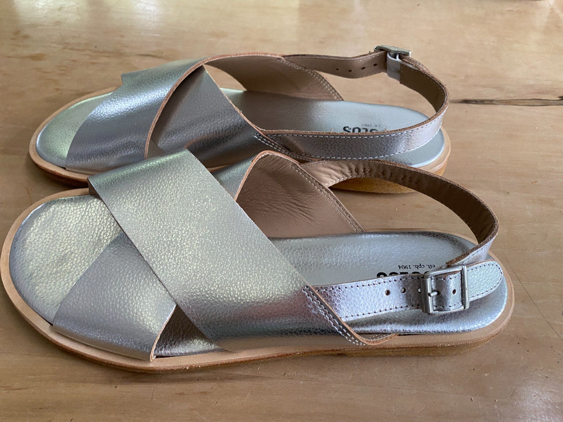 Damenschuhe: Sandalen, silber Grösse 41, neuwertig – Gebraucht aus Zürich von F259 1