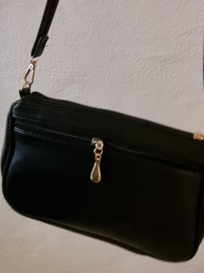 Borse da donna: Tasche, Umhängetasche schwarz  neu – Nuovo e nell'imballaggio originale da geroldswil venduto da Gumball1 2