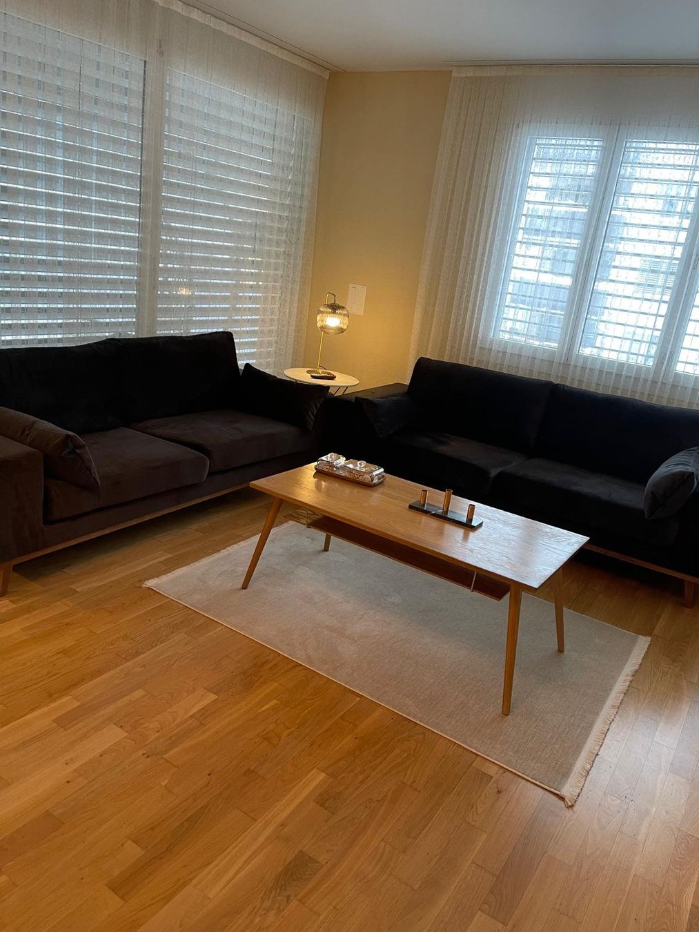 Sofas: 2x Sofa mit 2 grossflächigen Sitzen – D'occasion à Wettingen par zafo