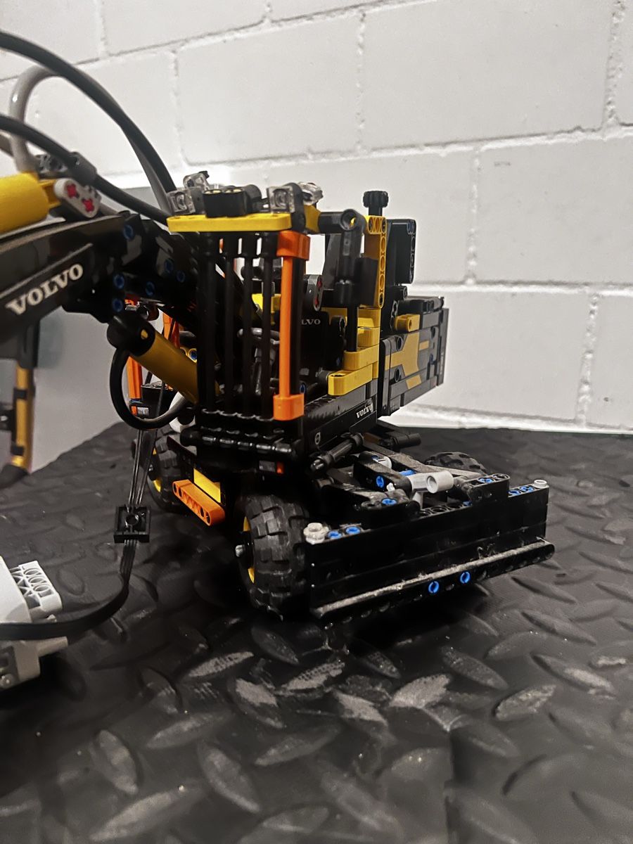 Lego Kit di costruzioni: LEGO Technic Volvo EW160E Set - Modellnummer 42053 – Usato da Umiken venduto da mar_p7n9 2