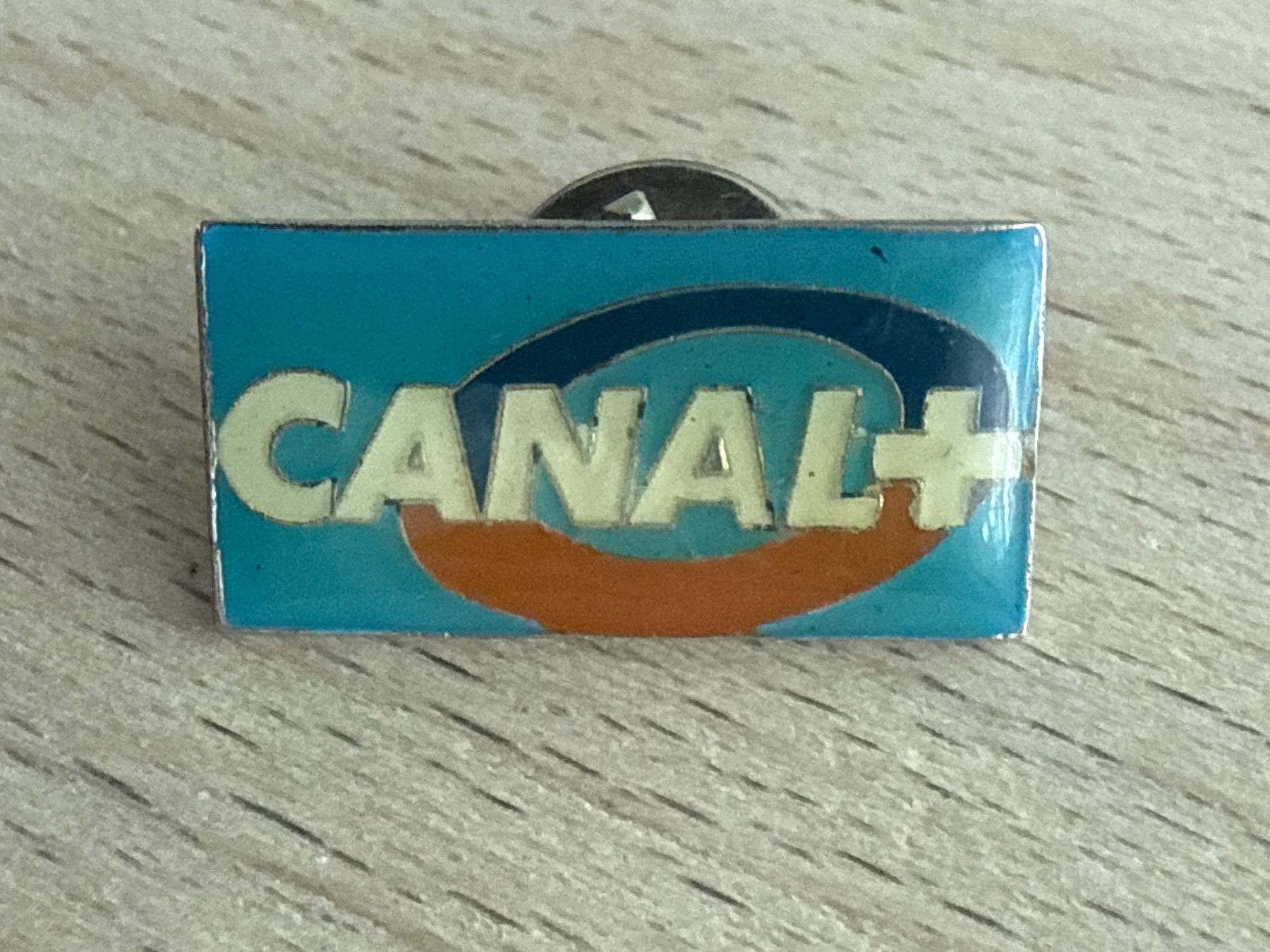 Plaquettes & Badges: Pin CANAL+ – D'occasion à Glattbrugg par Schweigmatt