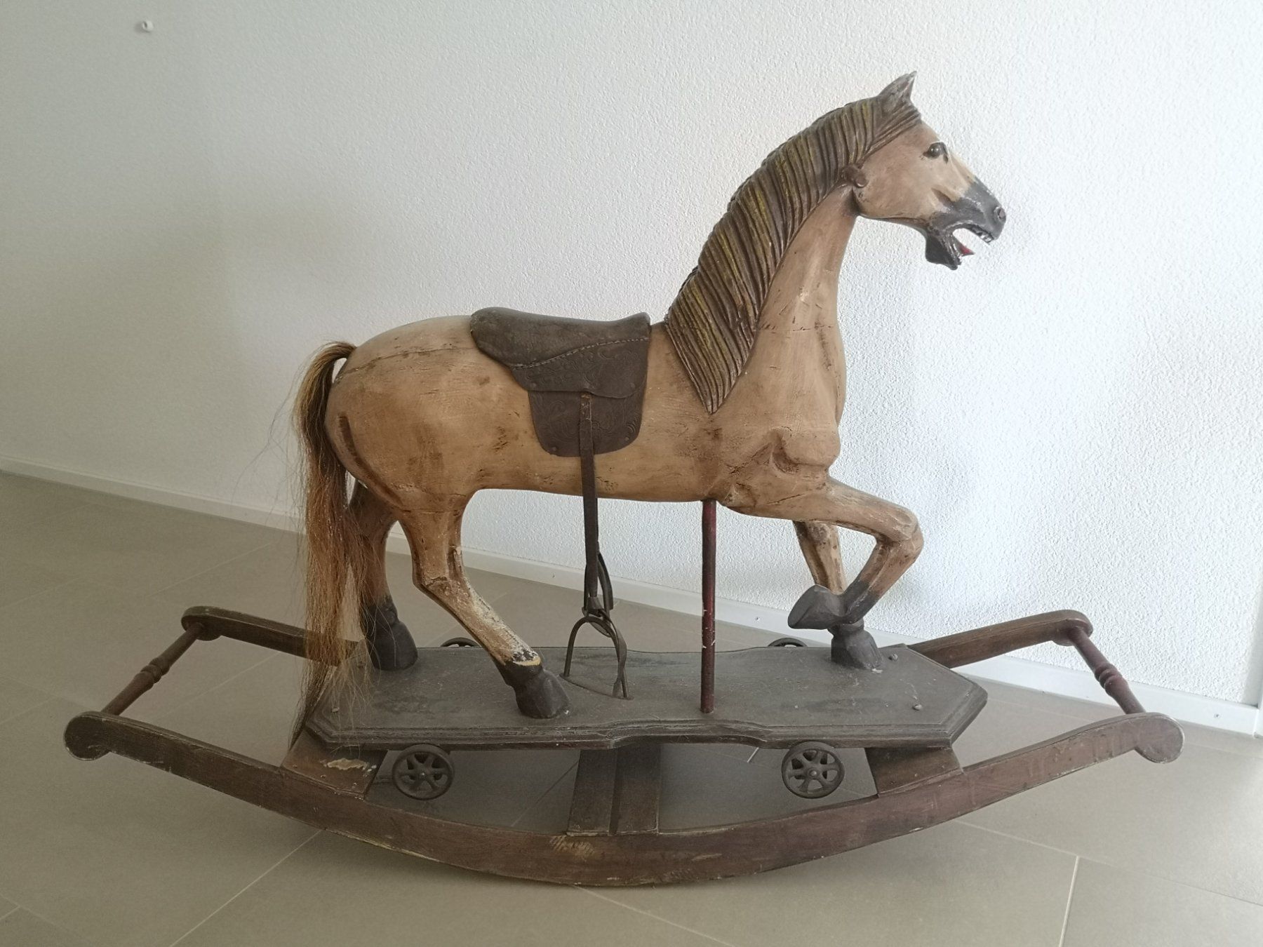 Articoli in legno: Schaukelpferd – Usato da Liestal venduto da UschiW01