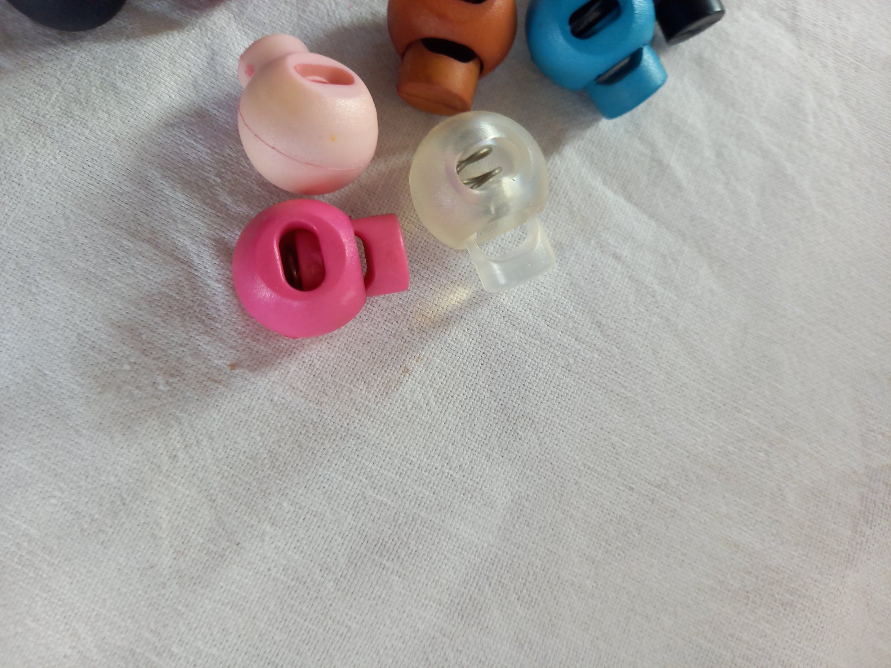 Knöpfe: Lot de 10 butées de cordon multicolores – Gebraucht aus Rossens FR von  1