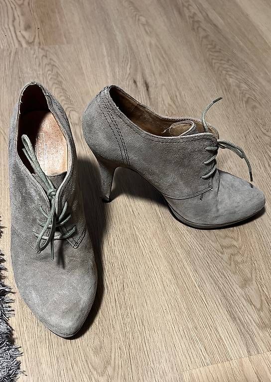 Scarpe da donna: Graue Boots Gr. 38 – Usato da Schaan venduto da bar_pp72