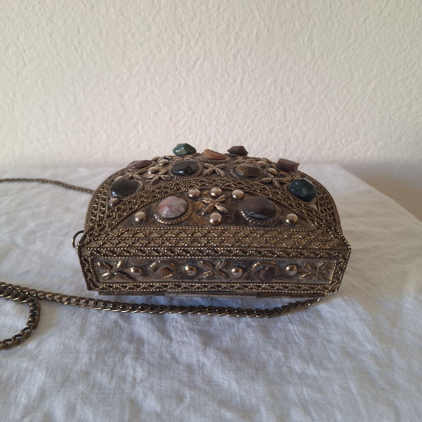 Taschen für Damen: Versand möglich! Orientalische Tasche mit Steinen – Gebraucht aus Winterthur von Goldpipau 3