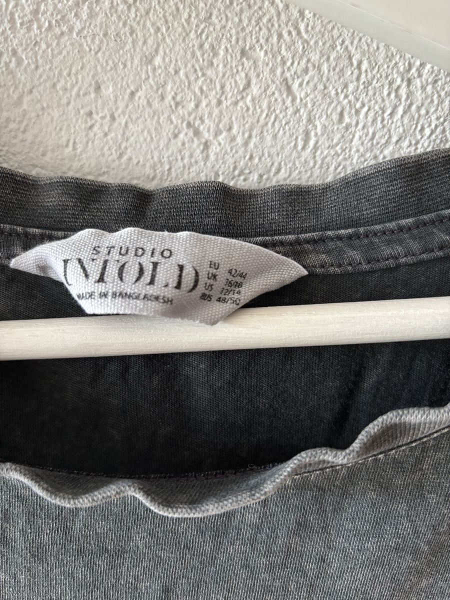 T-shirt: T-Shirt Leopard Studio Untold – Usato da Boniswil venduto da Biancaneve91 1