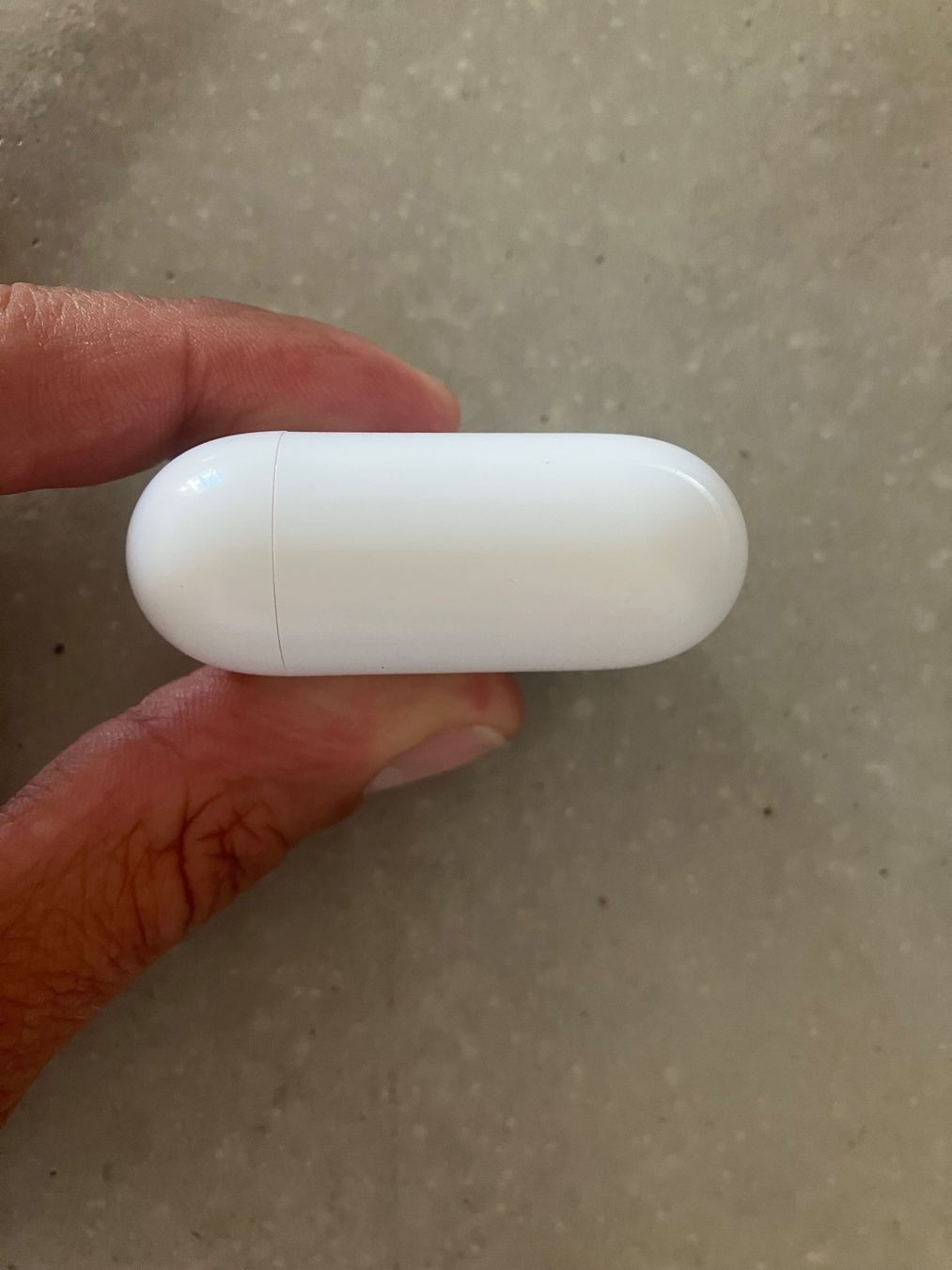 Apple Cuffie: APPLE AIRPODS Case – Usato da Lausanne venduto da mr.v 6