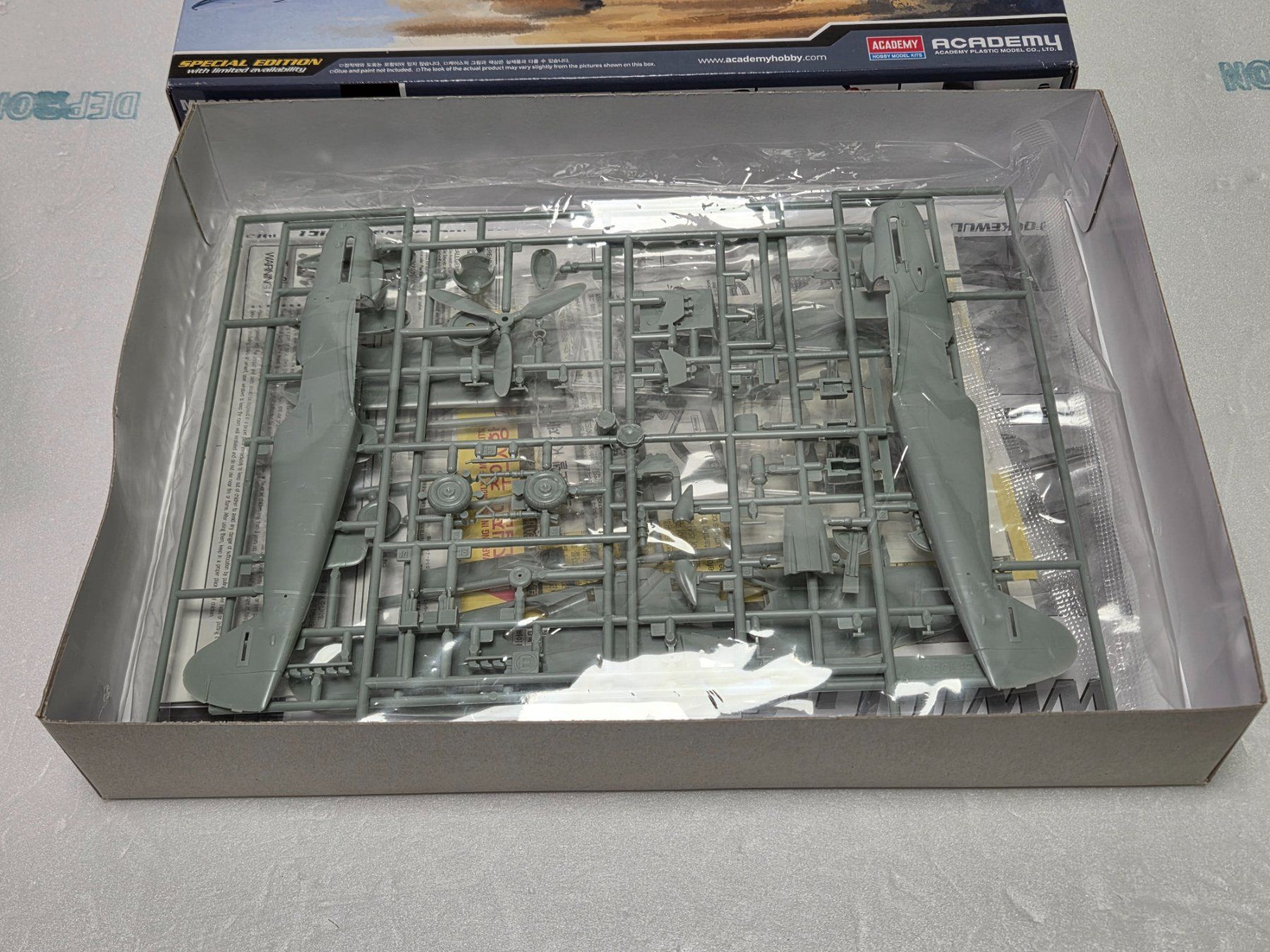 Academy Modellbausätze & Standmodelle: Academy Messerschmitt Bf109 Set mit 2 Modelle #12225+12228 – Neu und originalverpackt aus Hittnau von Sika86 5