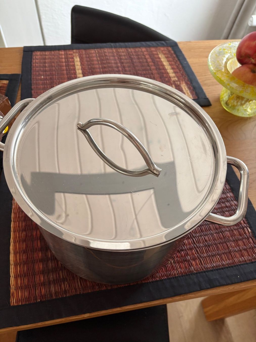 Casseroles: Topf, formschöner Deckel, 18 cm h, 25 cm Durchmesser – D'occasion à Lausen par Zotty1 1