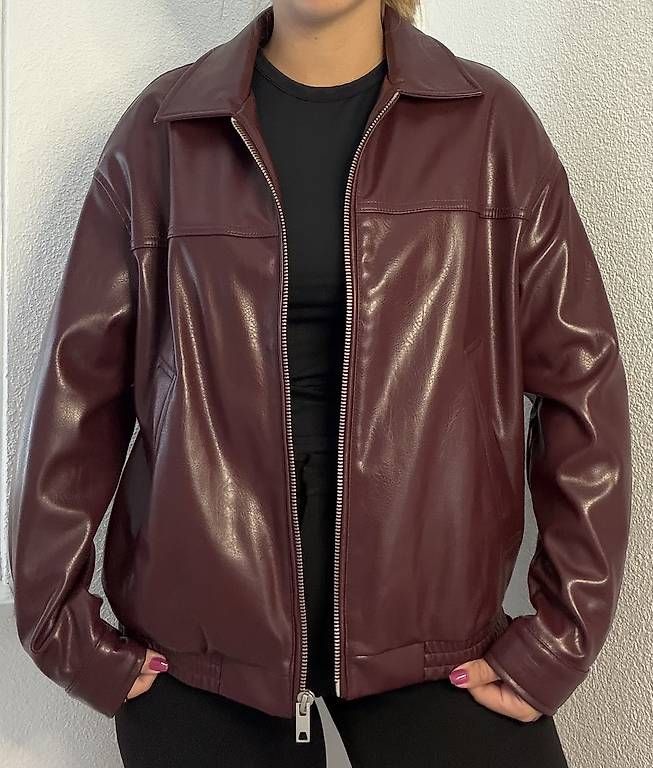 Vestes: Bordeauxfarbene Kunstlederjacke – Neuf avec emballage d'origine à Rorschach par Tara234