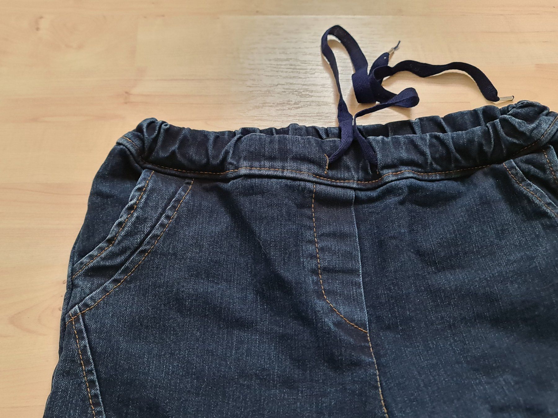 Jeans: Coole blaue Jeans mit elastischen Bund, Versand auch möglich – Gebraucht aus Neuenhof von summer_25 1