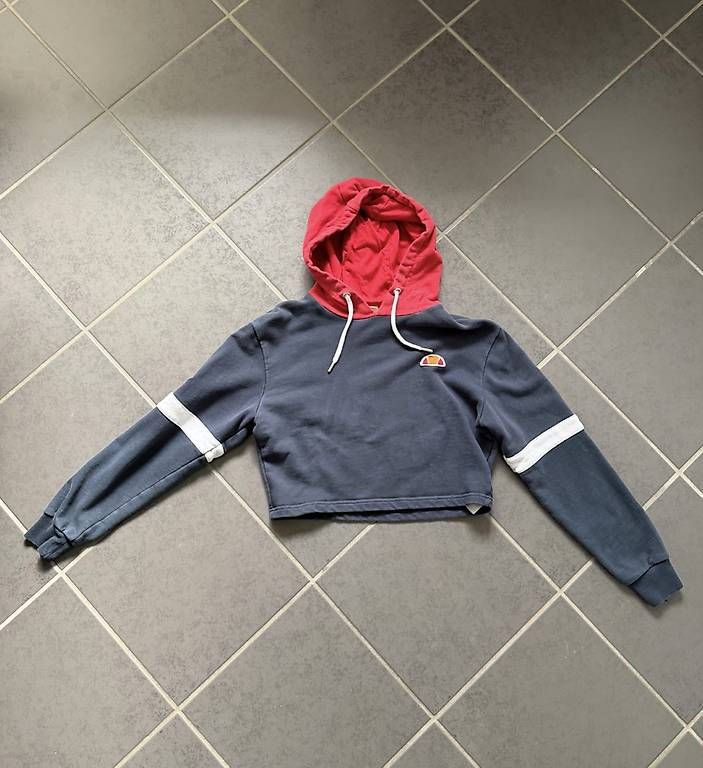 Maglioni & Felpe: ELLESSE CROPPED HOODIE – Usato da Affeltrangen venduto da janaleiin 1