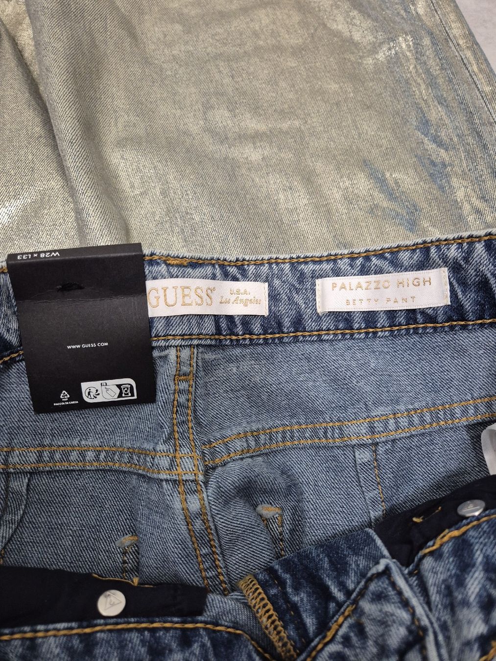 Guess Jeans: GUESS Flared Jeans silber Gr. 28 – Nuovo (secondo la descrizione) da Volketswil venduto da 2000ra 3