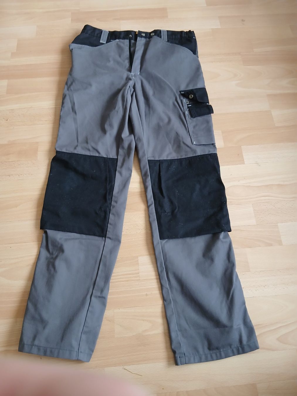 Pantaloni: Graue Arbeitshose (Neu) – Nuovo (secondo la descrizione) da Eschenbach LU venduto da pat_d6ql 1