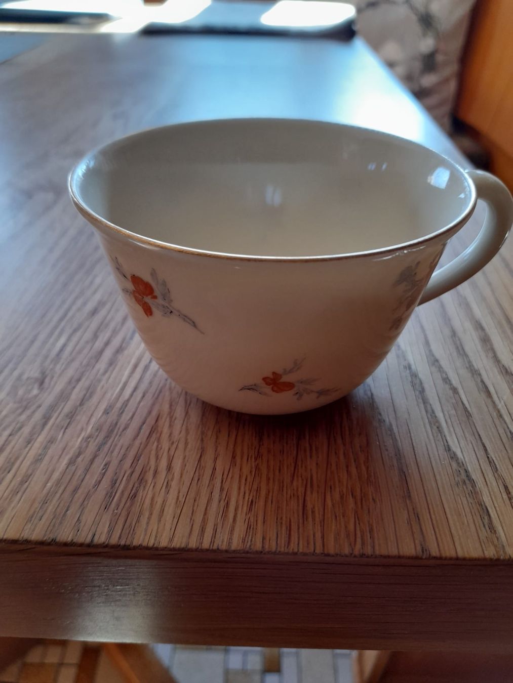 Set di piatti: Geschirr-Set, Vintage mit Blumemuster – Usato da Herzogenbuchsee venduto da Meeret 1
