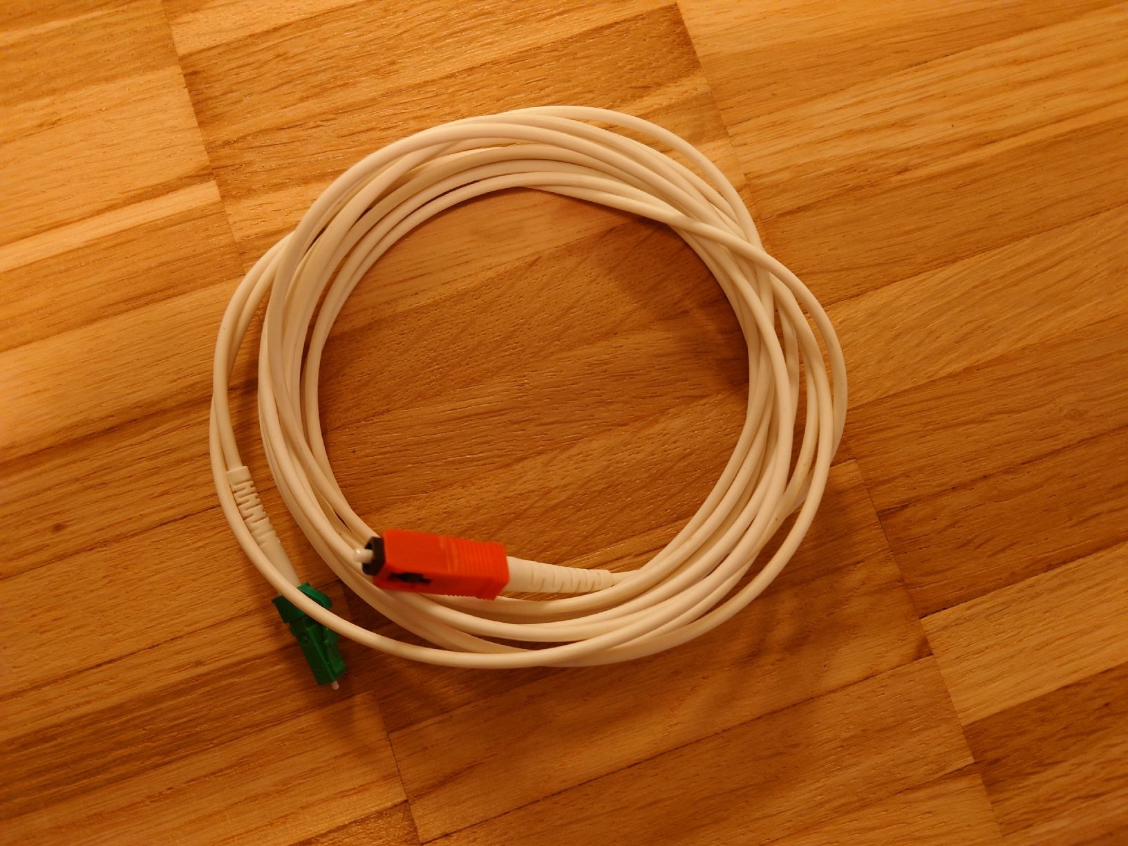 Kabel: Glasfaserkabel 4m weiss – Gebraucht aus Zürich von Almohammed