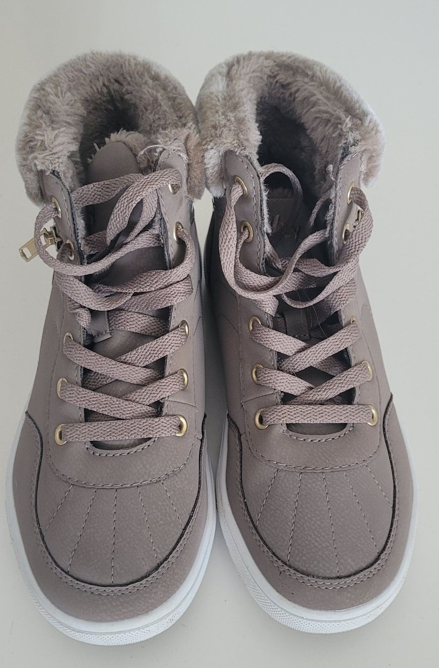 Scarpe da donna: Bottines montantes fourrées - taille 38 – Usato da Morges venduto da PascRoch