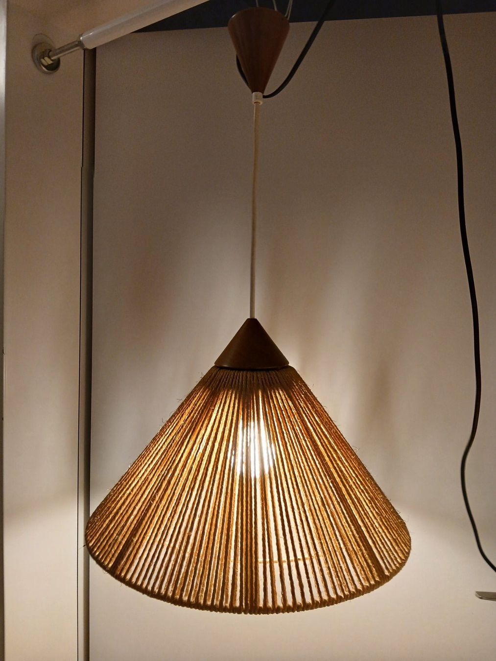 Temde Leuchten Lampadari & plafoniere: Seltene Temde Deckenleuchte 60er Holz mit Sisal – Usato da Zumikon venduto da Vollvintage 4