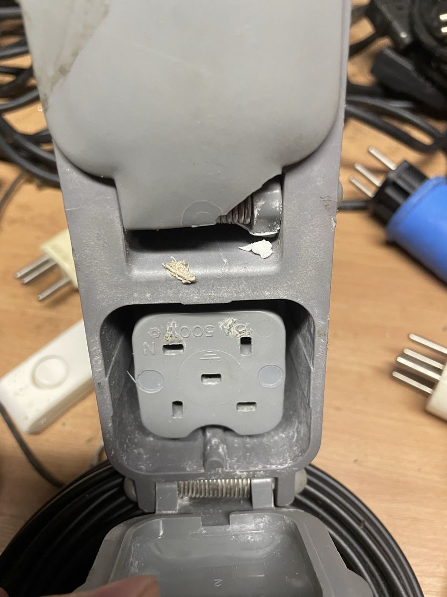 Spine: Elektrosachen, Kabel , Stecker etc – Usato da Felben-Wellhausen venduto da pisa08 1