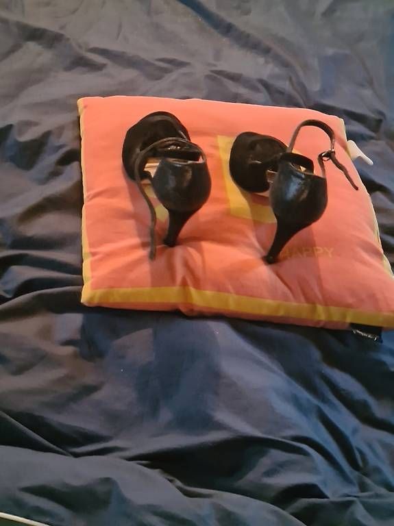 Scarpe da donna: sandales à talons pointure 39 – Usato da La Croix (Lutry) venduto da azzura01 4