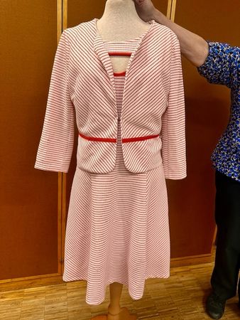 Elegantes Set – Kleid und Blazer in neuwertigem Zustand