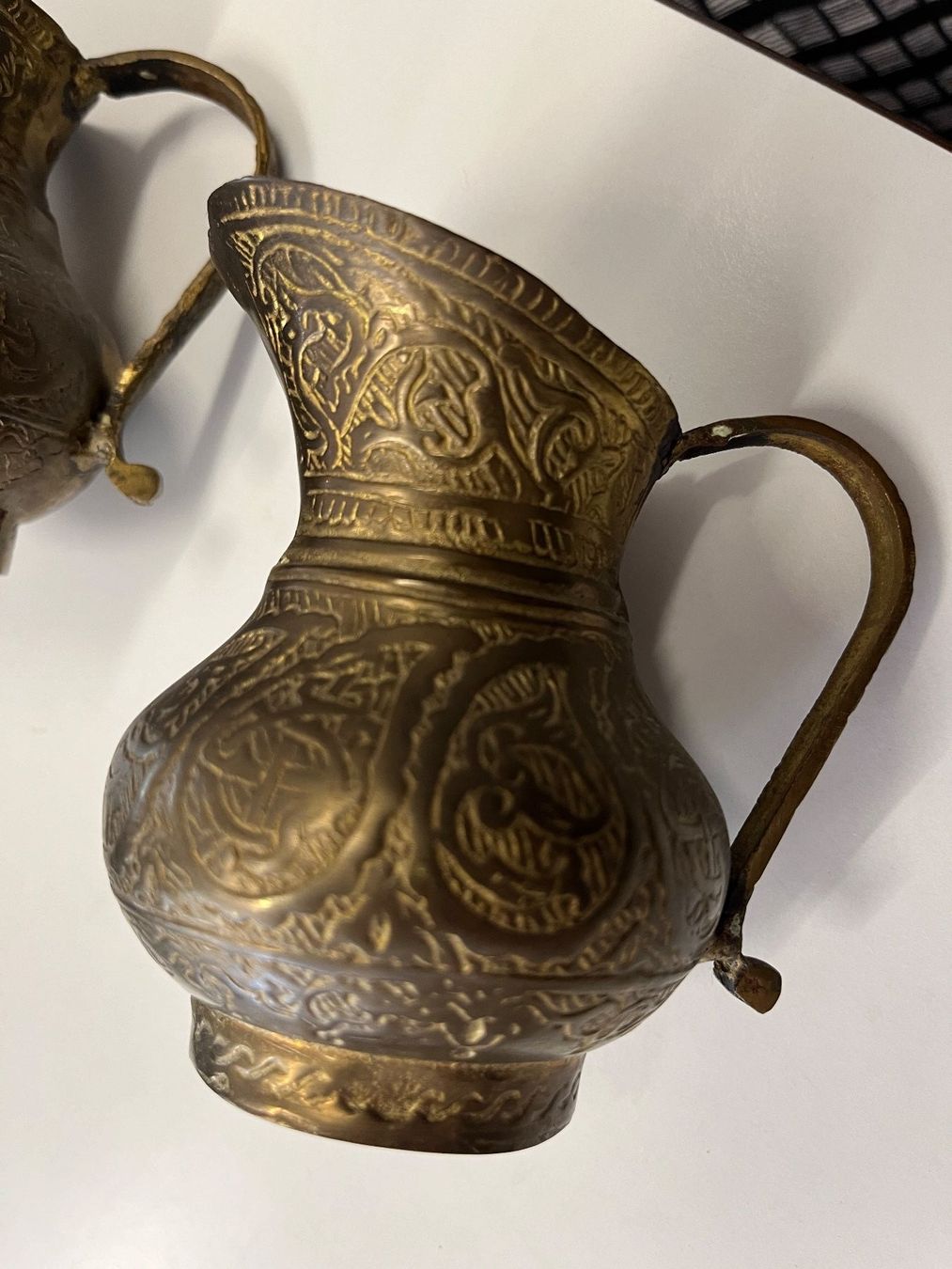 Toutes les décorations: 2 Antike Messing Krüge, orientalisch, graviert, Deko – D'occasion à Stetten AG par Brissago25 1