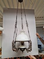 Petrollampe Elektrifiziert mit Sparlampe. Antik