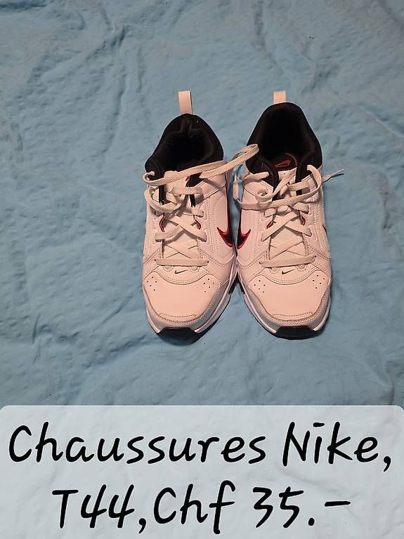 Scarpe da uomo: Chaussures Nike,  T44  – Usato da Le Sentier venduto da dtr_9hyj
