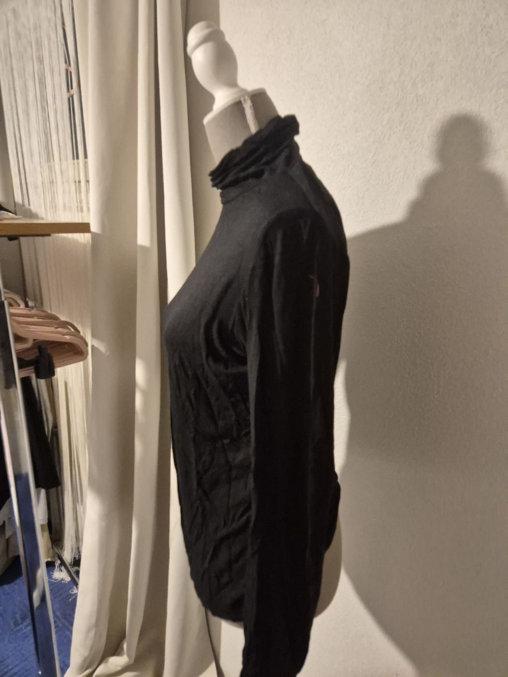 T-shirt: Rollkragen Chicoree schwarz Grösse M – Usato da Zürich venduto da Drago670 1