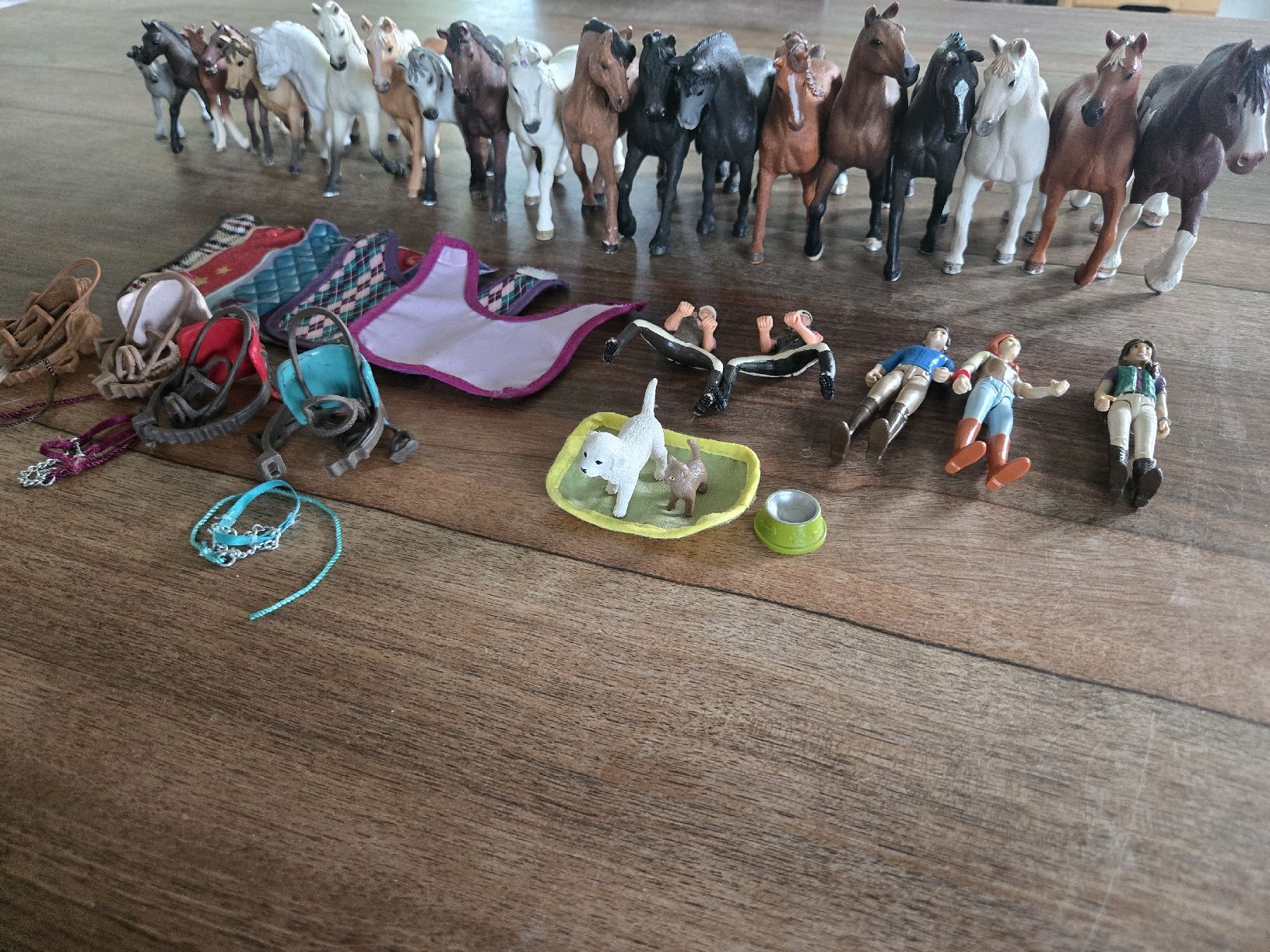 Schleich Spielzeuge: Schleich Set Pferd mit Stall – Gebraucht aus Rüschegg Gambach von zbi_7jfh 1