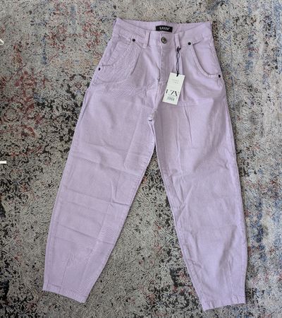 Total neue Jeans in gr. 34 -36. Lavendel Farbe.