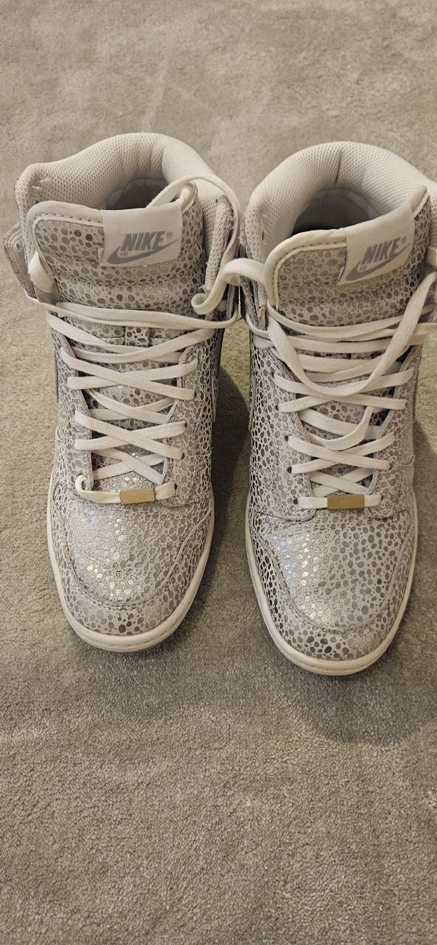 Nike Scarpe da donna: Nike Dunk High mit Keilabsatz, Grösse 38.5 – Usato da Tobel venduto da Nicci_dee 1