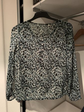 Schöne Bluse Grösse M. Damenoberteil. Italienische Mode