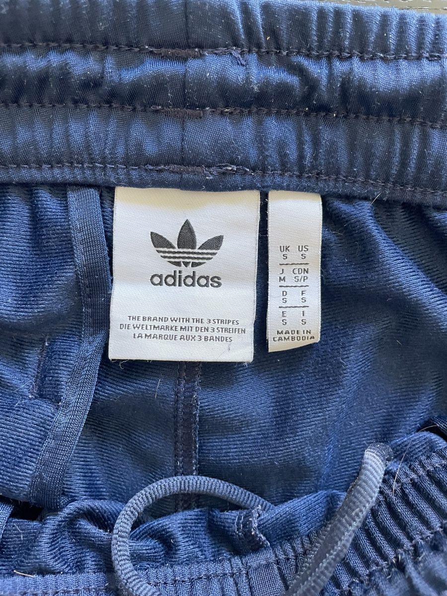 Adidas Pantaloni: Dunkelblaue Adidas Trainerhose – Usato da Zürich venduto da Liaisa 2
