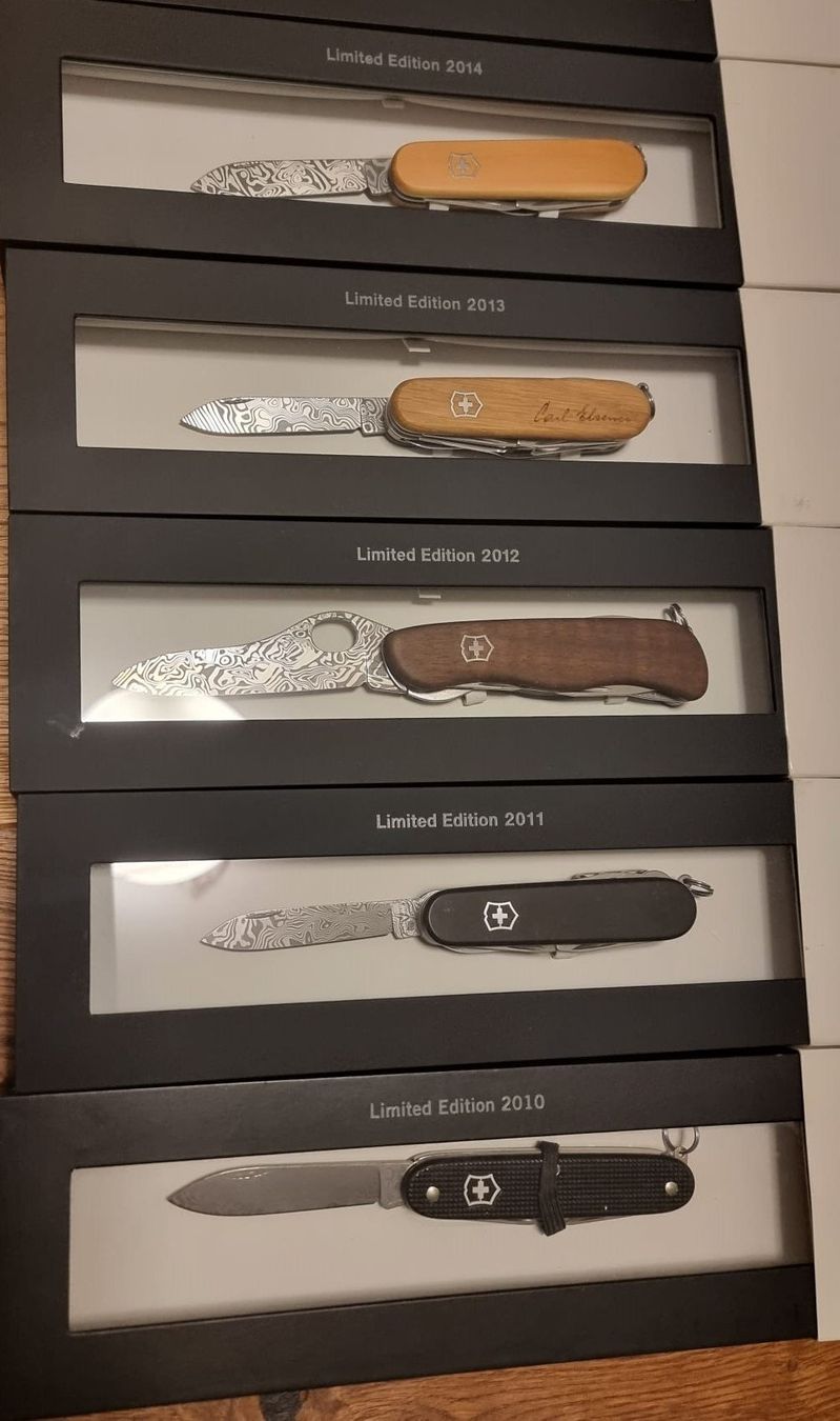 Victorinox Coltelli tascabile: Sammlung Victorinox Damast 2010 - 2023 – Nuovo e nell'imballaggio originale da Unterägeri venduto da Albi1975 1