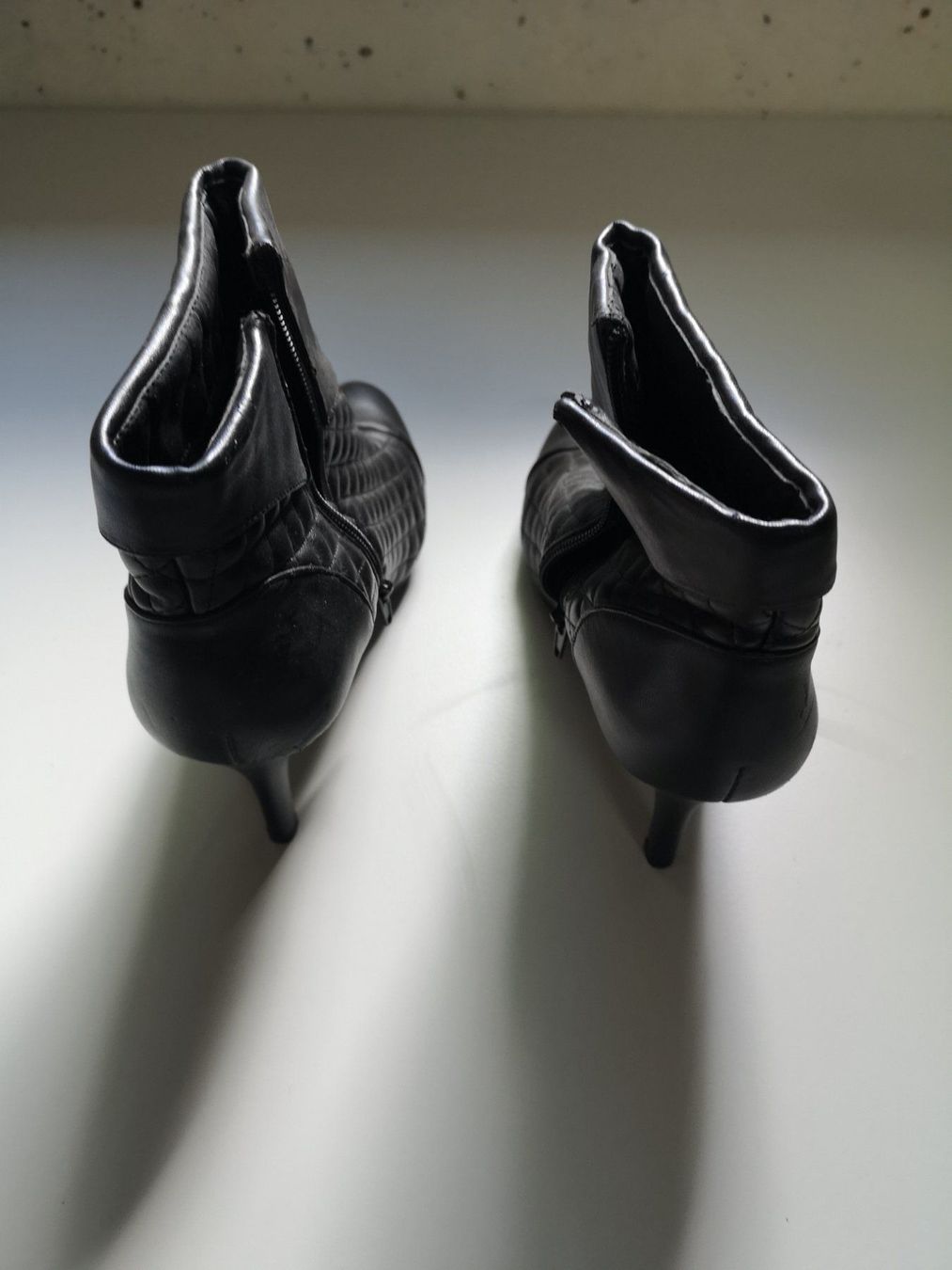 Scarpe da donna: Stilettos schwarz getragen Gr. 40 – Usato da Rothrist venduto da GIWALD 2