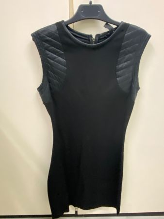Kurzes Talliertes Kleid