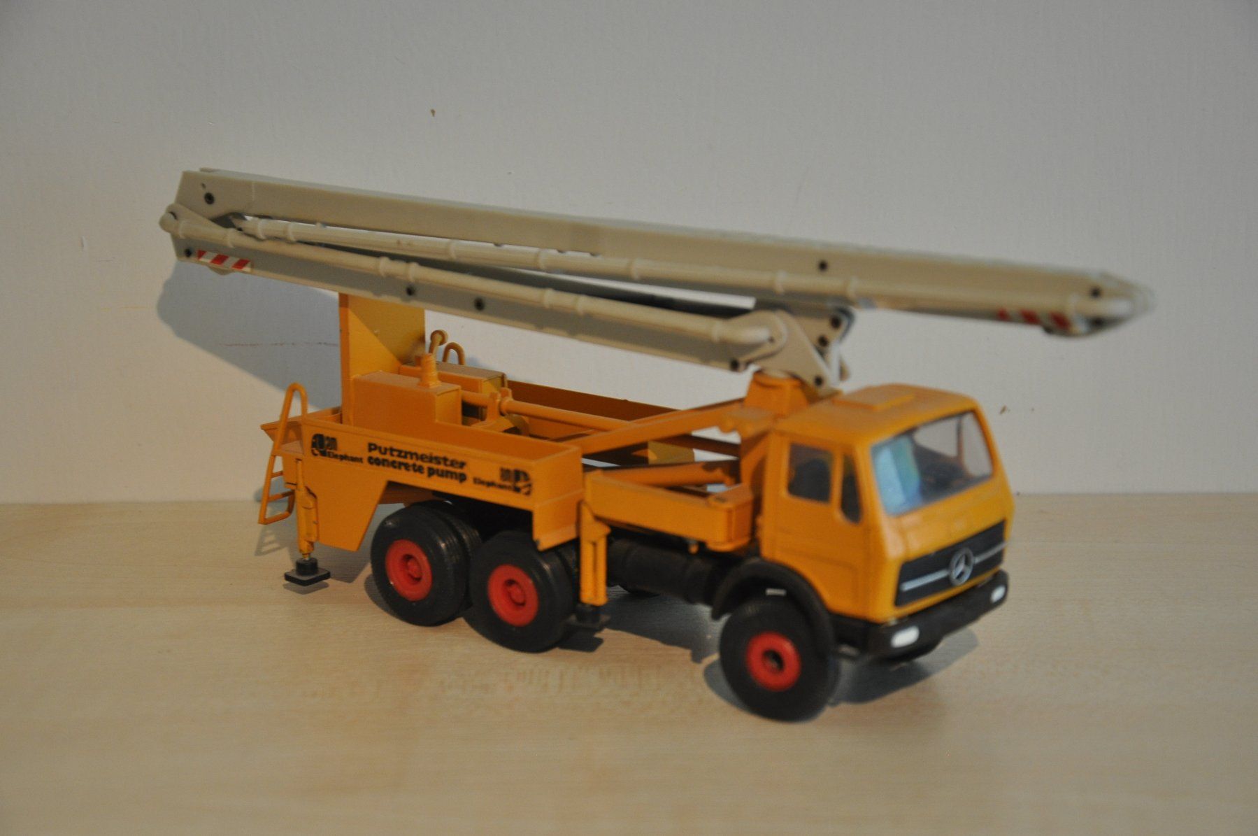 Conrad Modellbausätze & Standmodelle: Betonpumpe – Defekt aus Mitlödi von worker04 3