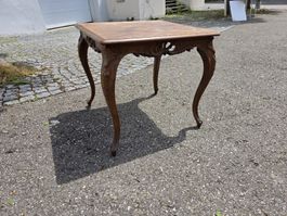 Antiker Nachttisch mit Schnitzereien, Holztisch, Shabby Chic