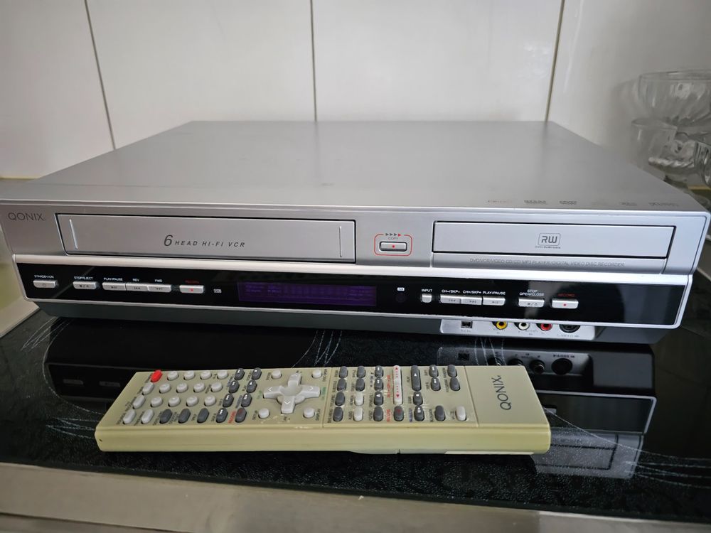 QONIX VHS DV Combi Player Kaufen auf Ricardo