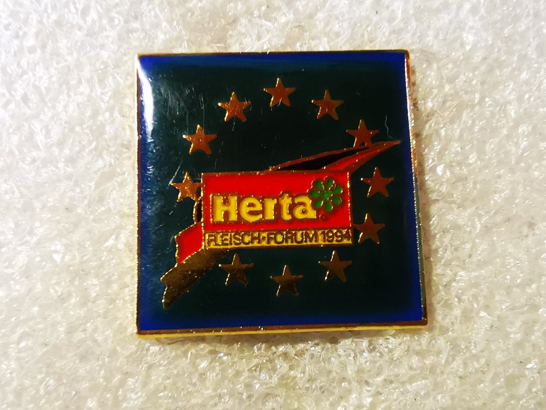 Placchette & Badge: Ansteckpin 197: Herta – Usato da Oppligen venduto da Pin-Fall-Shop