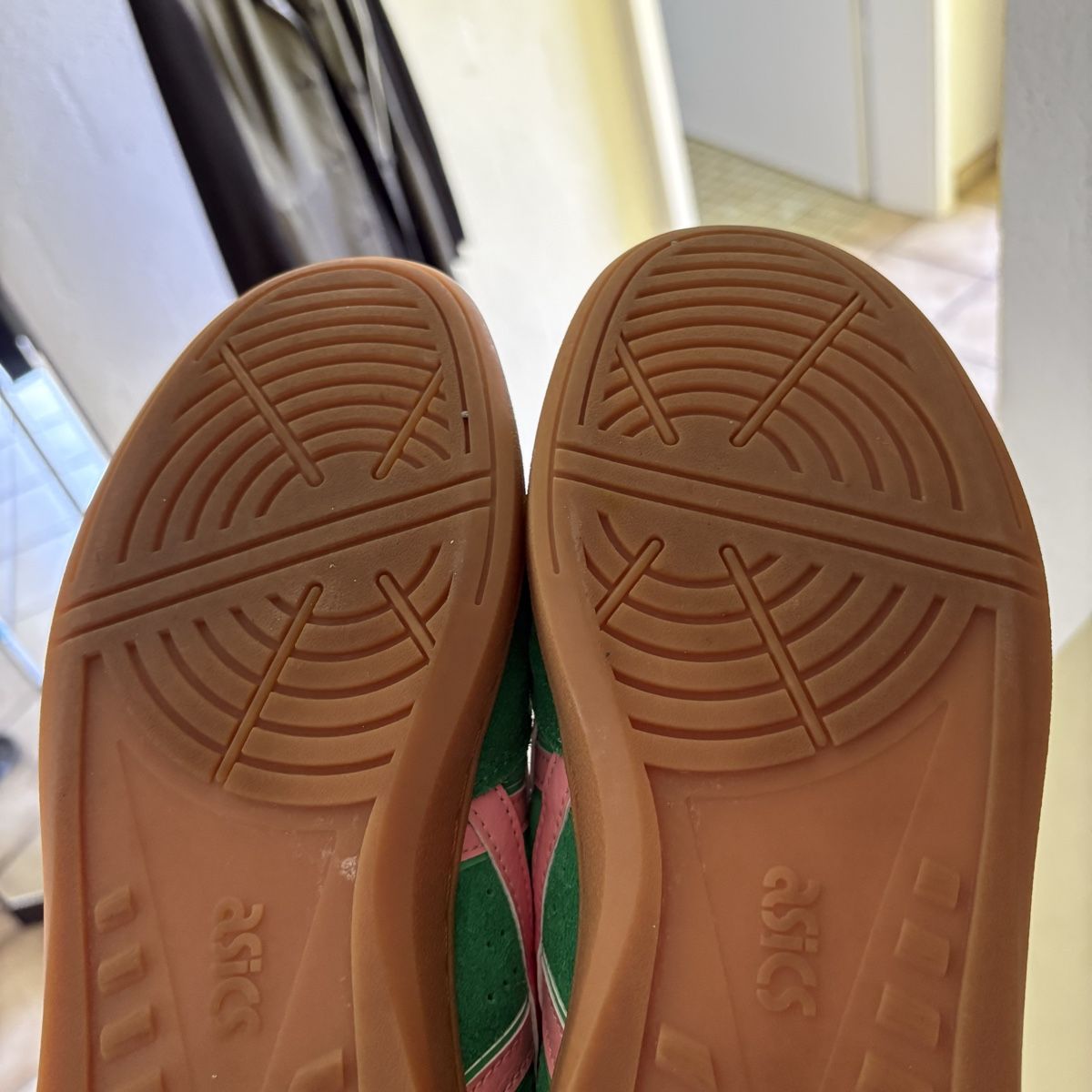 Asics Scarpe da uomo: Asics Skyhand green/pink 44.5 – Usato da Winterthur venduto da LaBodega 8