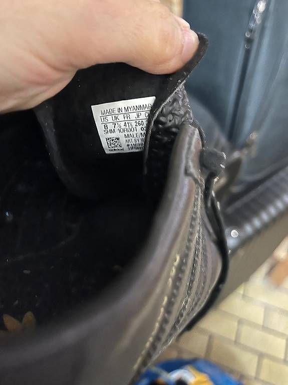 Adidas Scarpe da uomo: New Adidas Black and Gold - Size 41.5 – Usato da Zürich venduto da LeoGd 2