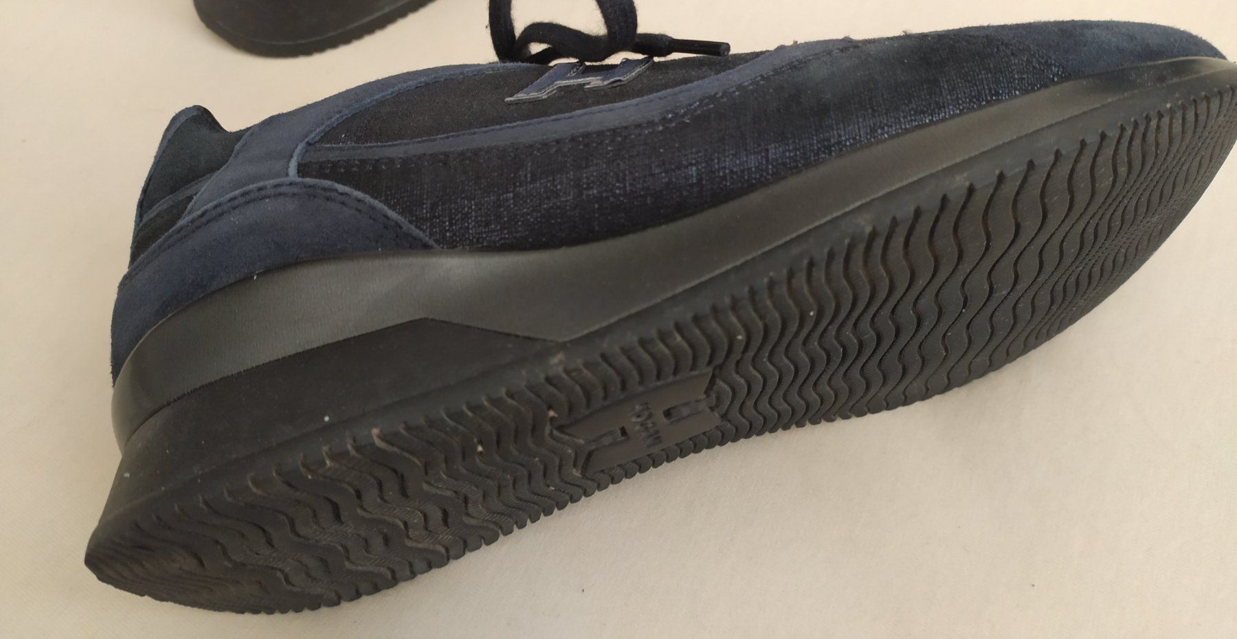 Hogan Scarpe da donna: Sneakers dame HOGAN gr. 37 – Usato da Chezard St-Martin venduto da Loucail 3